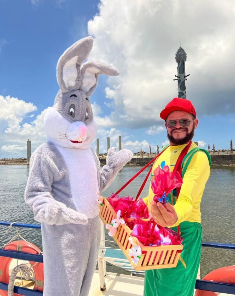 Passeio de Páscoa no Recife tem coelhinho a bordo e tour pelos rios da cidade